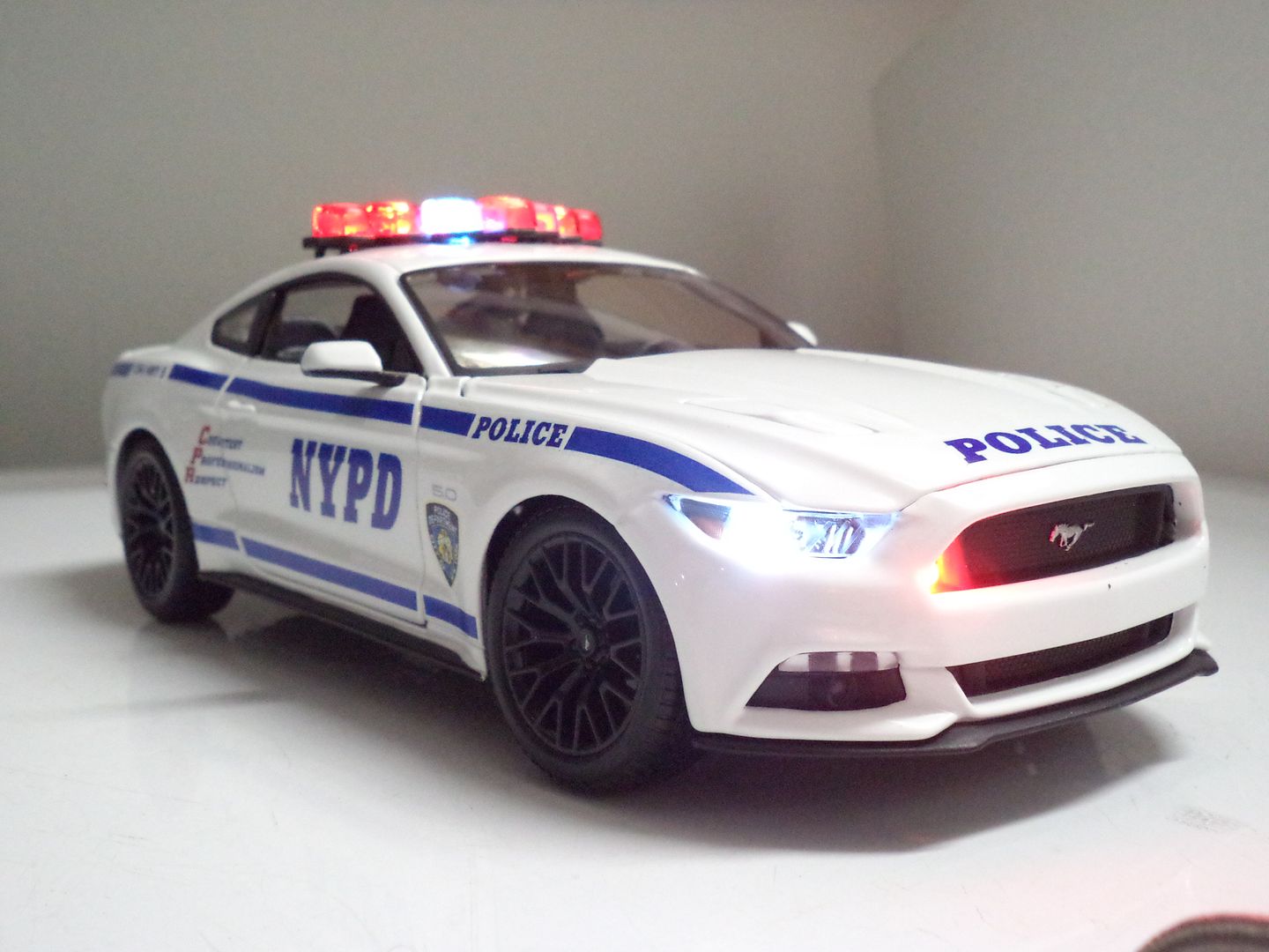 POLICE Mustang GT "NYPD" 1/18 Scale Diecast Car Model LED Lights 911